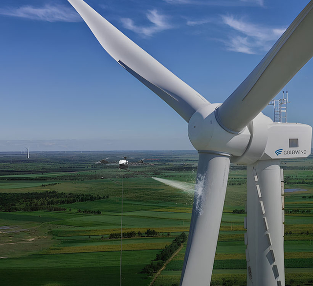 Wind-Turbine-Blade-Cleaning